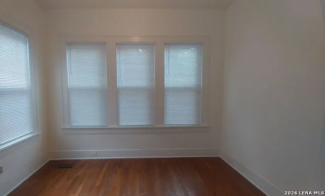 411 W Mistletoe Ave — Photo 15