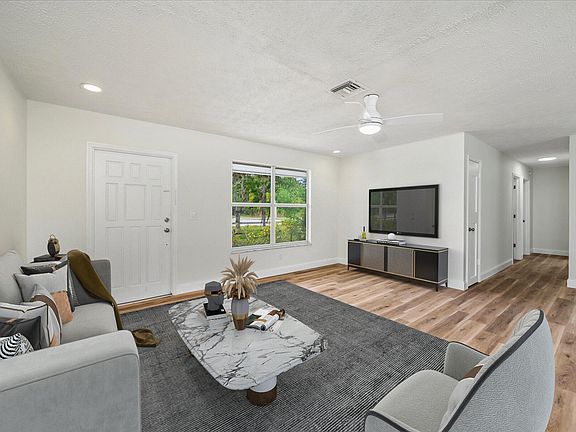 4th image of 1441 SE Sandia Drive