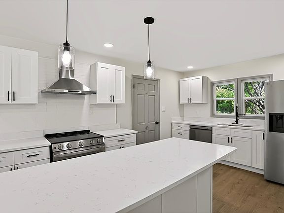 4th image of 10465 Woodlawn Dr