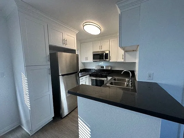 Chateau Woodley Hart Apartments — Photo 3
