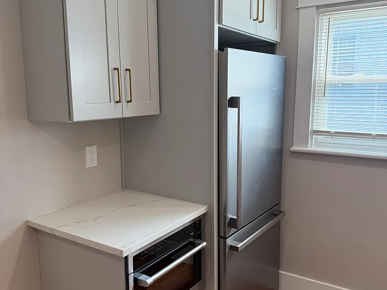 64 Rochambeau Ave #2 — Photo 6