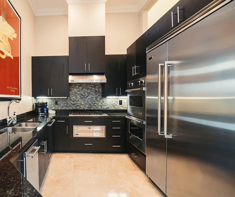 3 bed, 3.5 bath, 2886 sqft, $14,000 — Photo 2