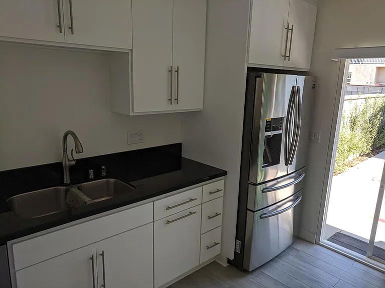 2442 Granville Ave — Photo 5