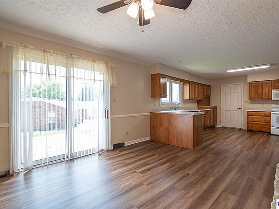 3rd image of 719 Bon Aire Dr