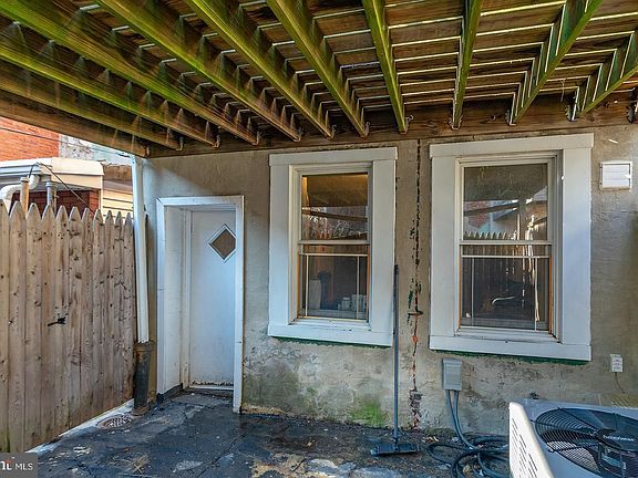 4th image of 1725 S Orianna St
