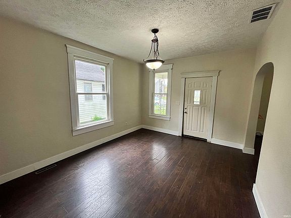 3rd image of 563 W 2nd St