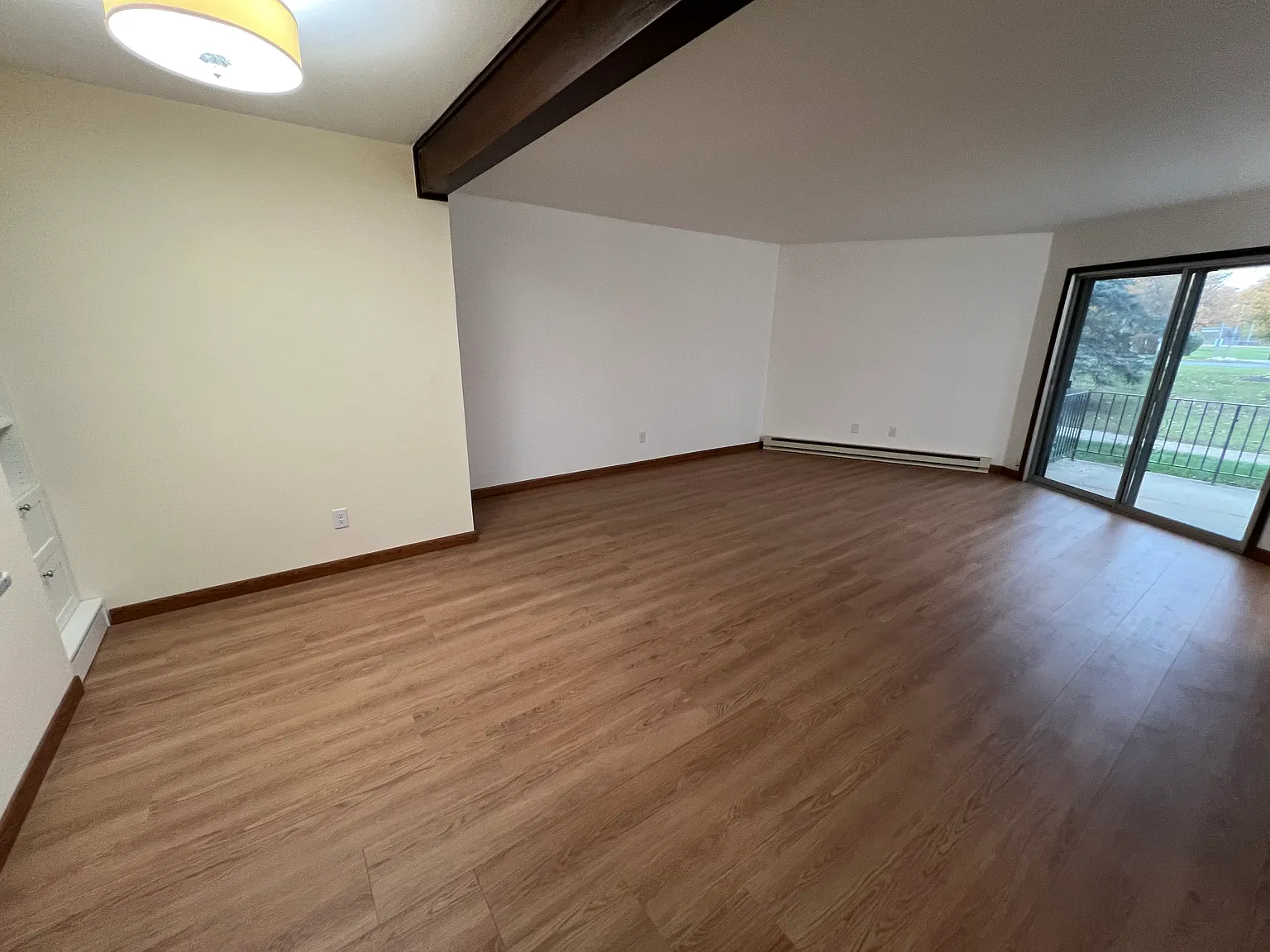2 bed, 1.5 bath, 1093 sqft, $1,525 — Photo 4