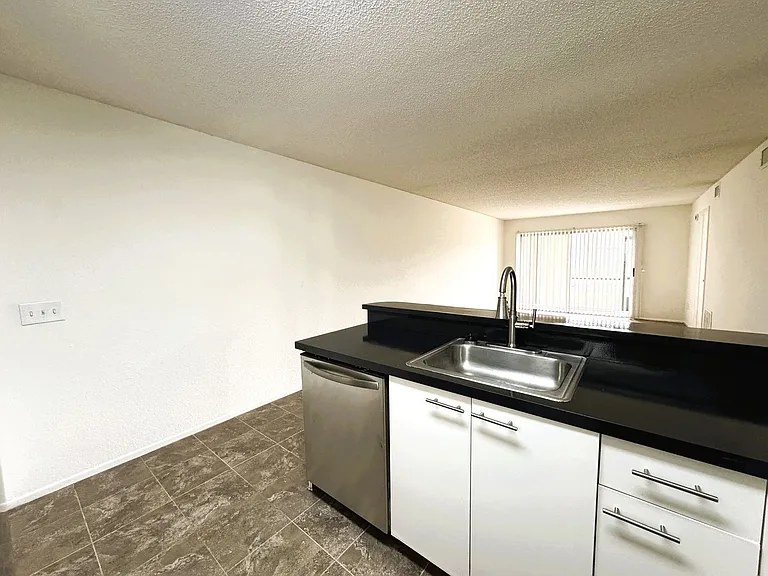 25100 Sandhill Blvd #M — Photo 2