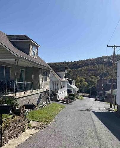 2nd image of 12800 New Row Rd