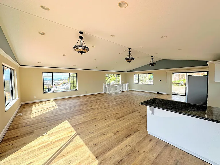 6077 Felix Ave — Photo 4