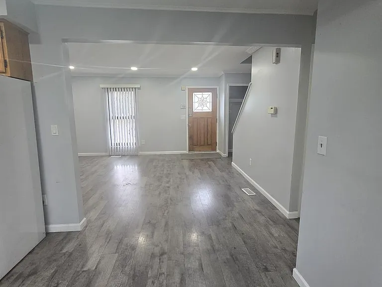 8410 Hickory Dr — Photo 4