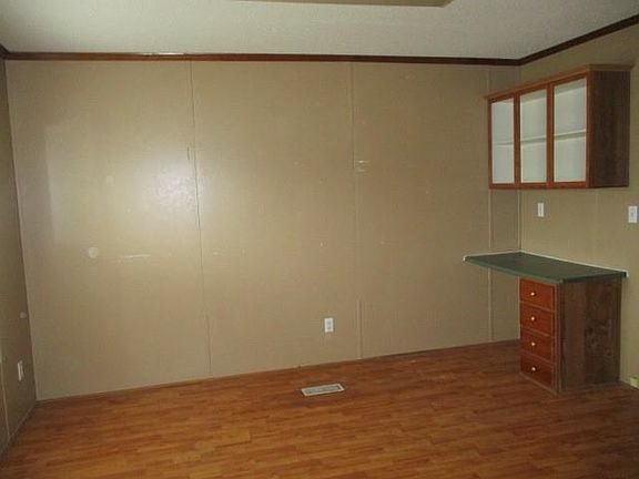 4th image of 11 Lee Road 128