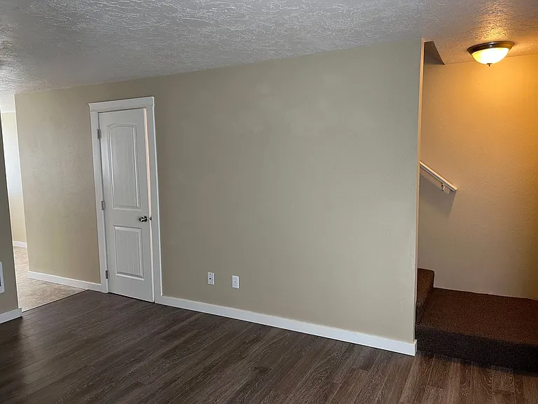 410 SW Fall St — Photo 20