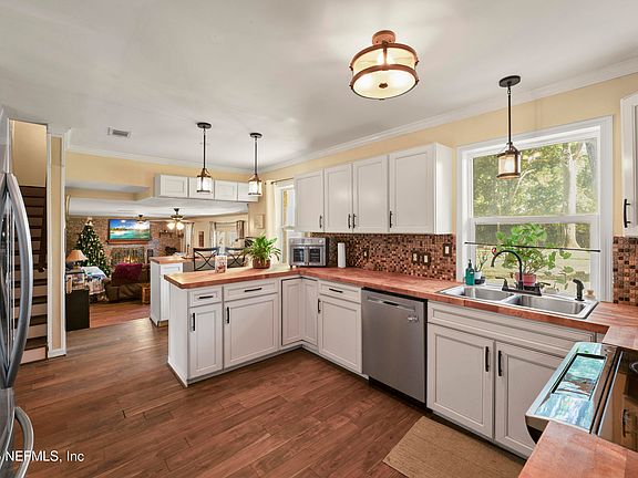 5th image of 3511 HERMITAGE Road E