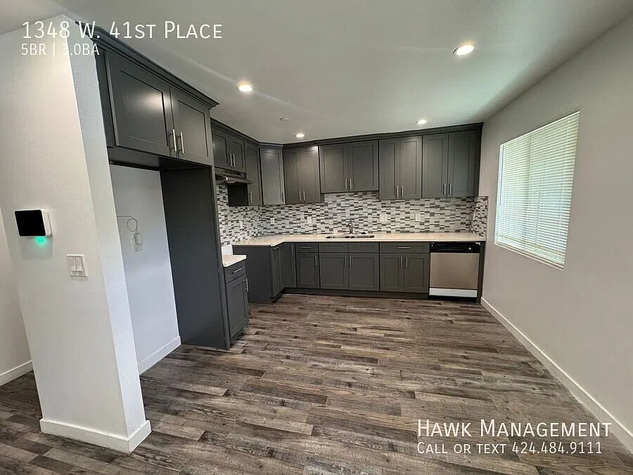 Move In Special!! Half off 2nd Month - Spacious 5 Bed | 5 Bath Home in Vibrant South LA — Photo 4