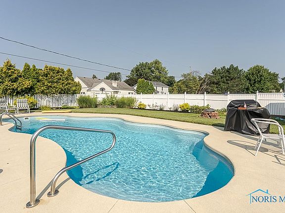 3rd image of 101 Cherry Ln