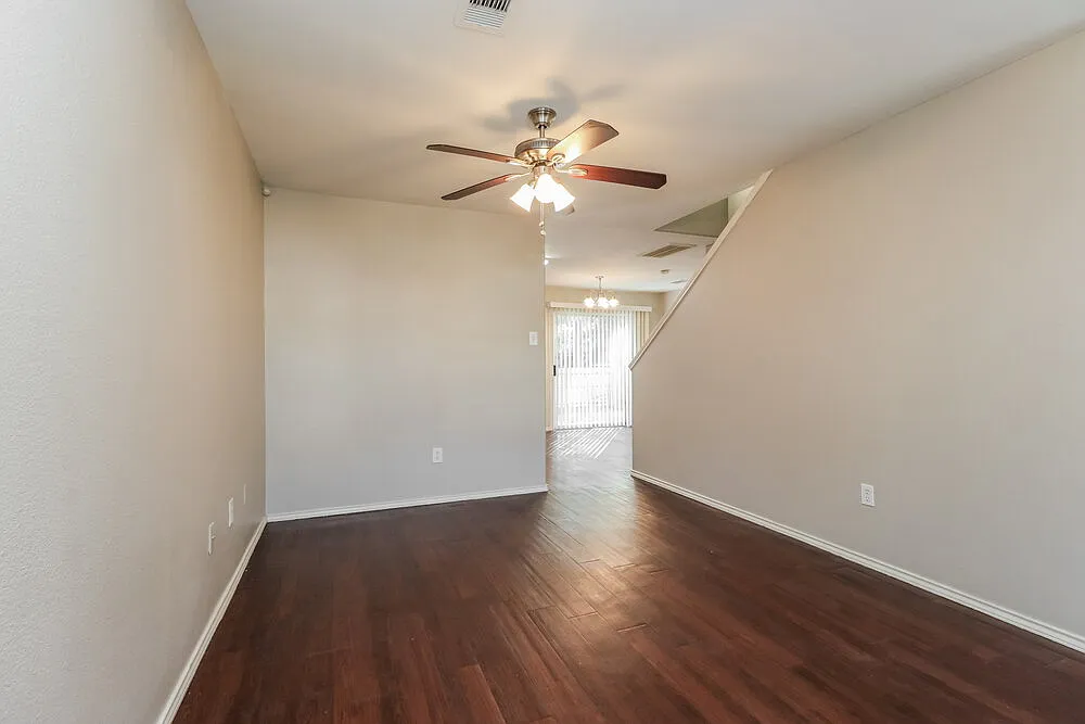 3 bed, 2.5 bath, 1560 sqft, $1,685 — Photo 4