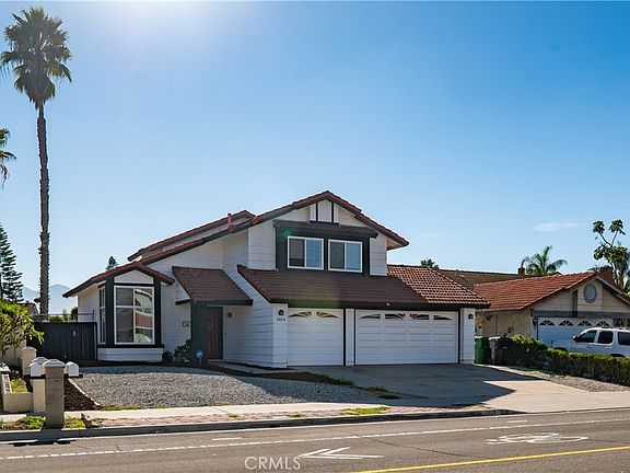 3rd image of 1454 Cresta Rd