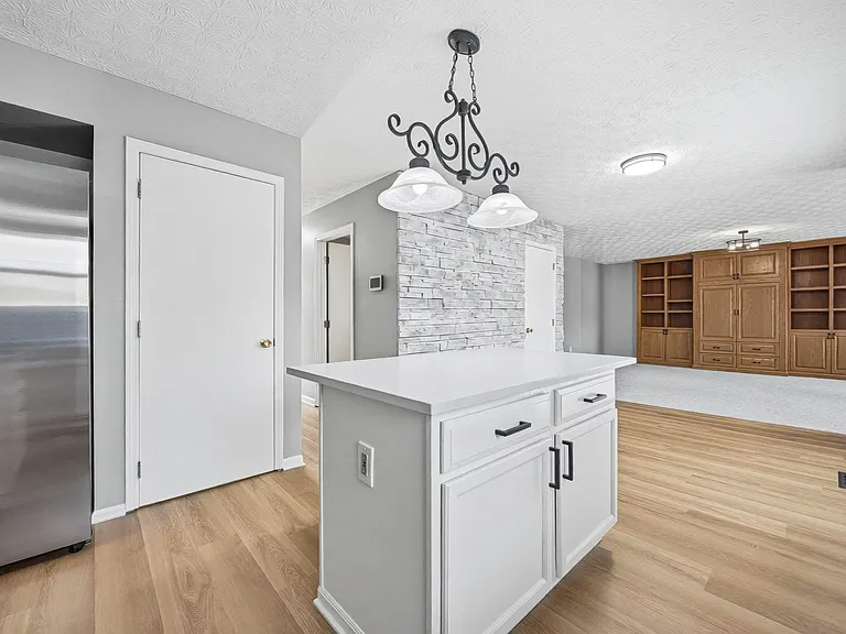 3033 Jamestown Dr — Photo 9