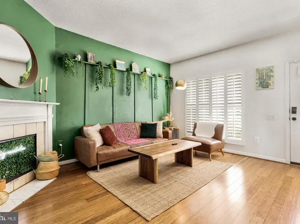 7100 Strawn Ct, Alexandria, VA 22306