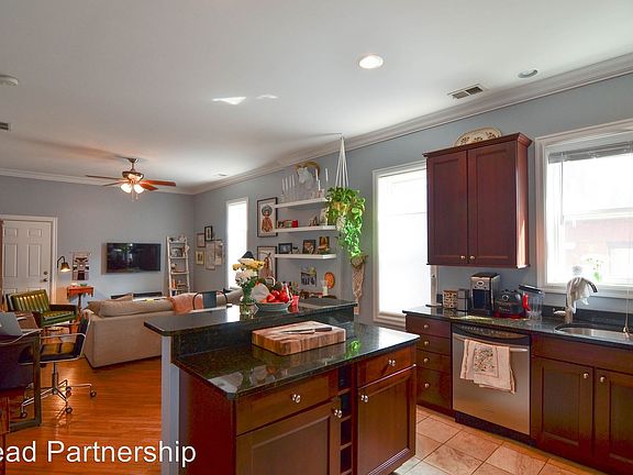 3rd image of 1615 N Wood St #2B