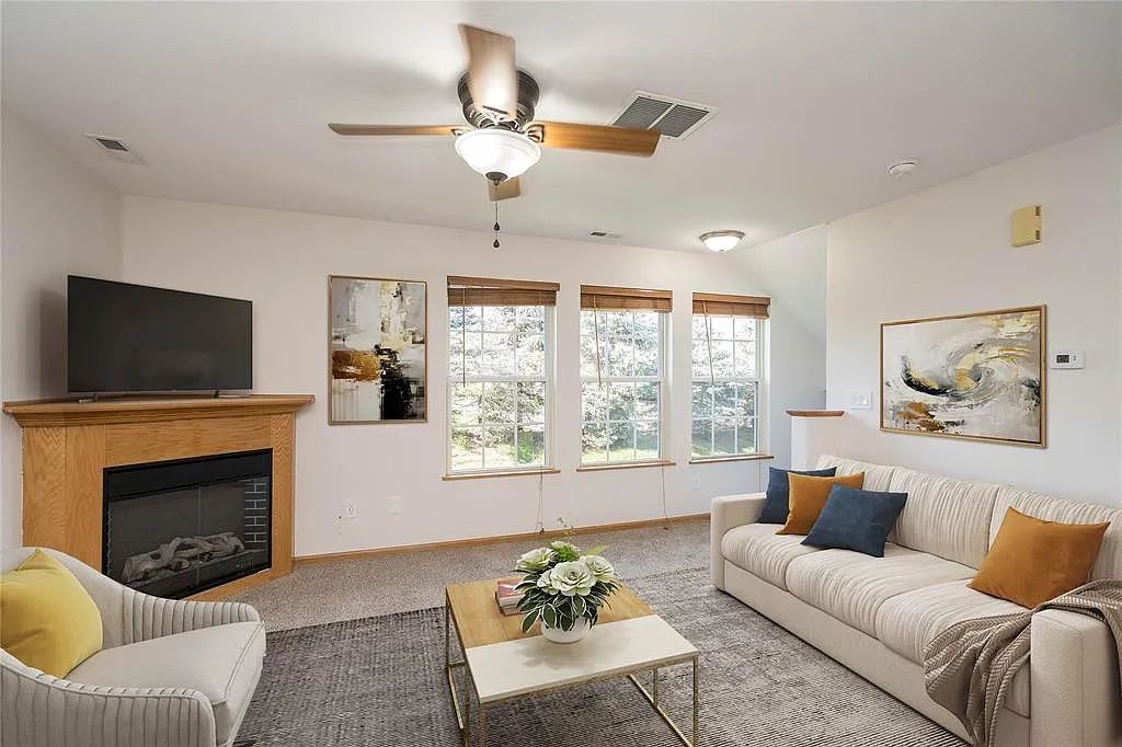 2 bed, 1056 sqft, $1,475 — Photo 2