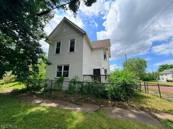 2982 E 67th St, Cleveland, OH 44127