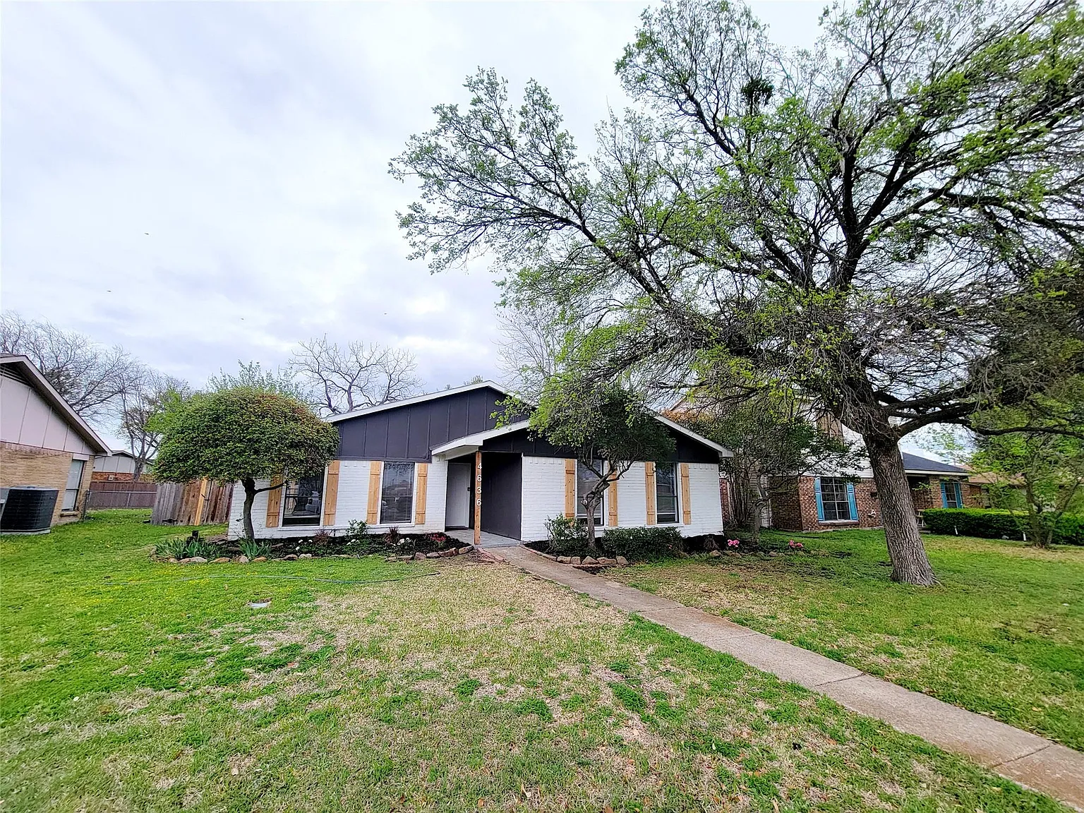 4 bed, 1897 sqft, $2,200 — Photo 2