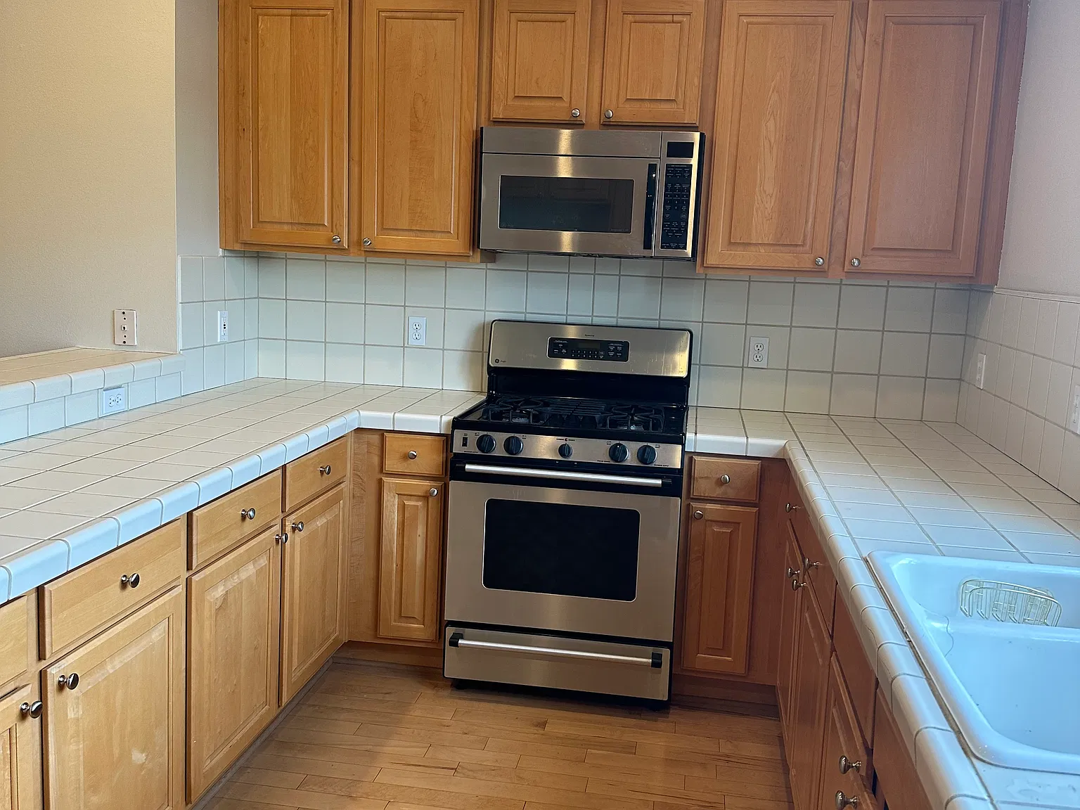 3 bed, 1716 sqft, $3,500 — Photo 4