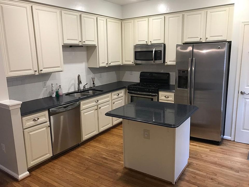Updated kitchen and appliances