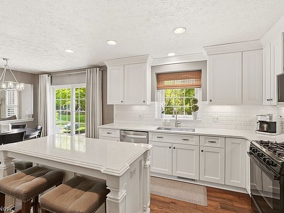 4th image of 709 Norbury Dr