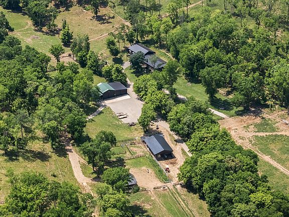 2nd image of 4303 Moore Ln