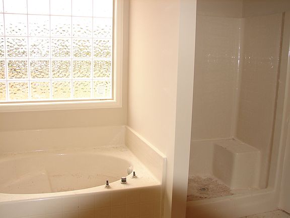 4th image of 225 Harvest Wood Ln