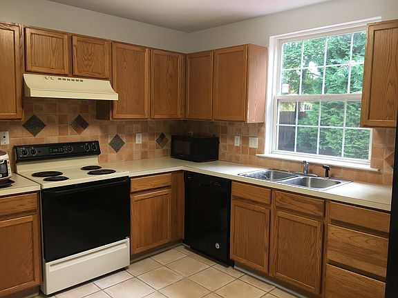 5th image of 3703 Queenswood Ln