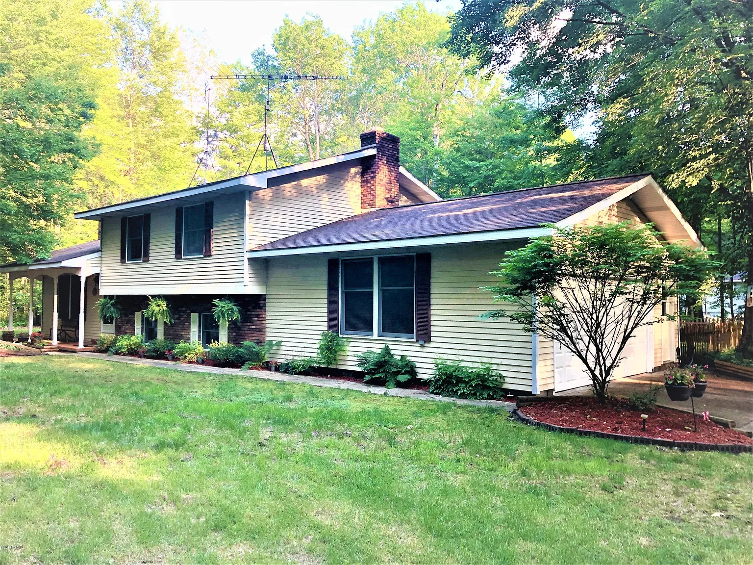 19417 Seneca Ave photo 1