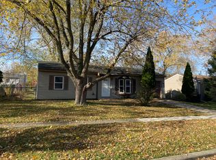 102 Willow Rd, Streamwood, IL 60107