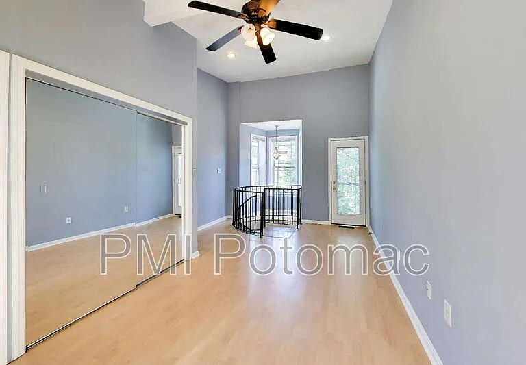821 12th St NE — Photo 12