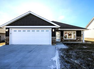 522 Southfork Cir SE, Hutchinson, MN 55350