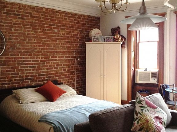 3rd image of 159 W 76th St APT 3A