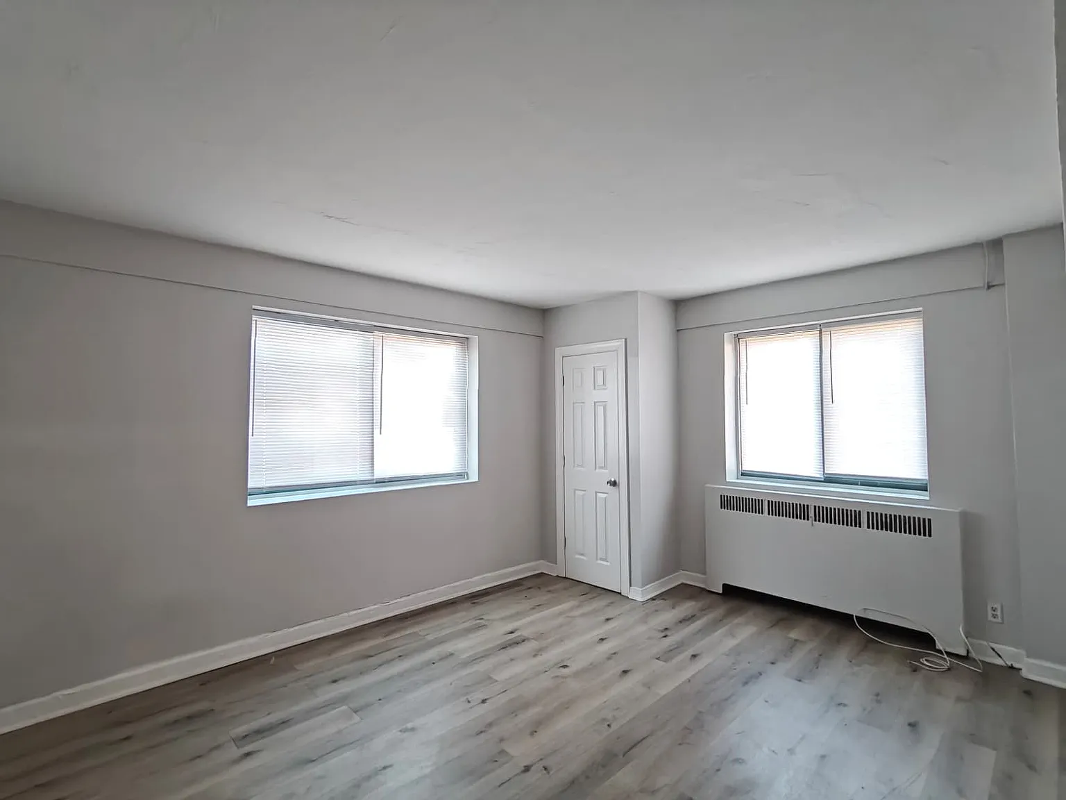 Beautiful Apartment Available Now! — Photo 3