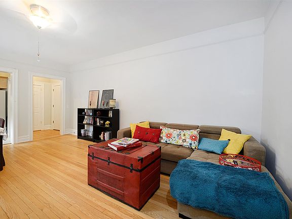 3rd image of 36 Duncan Ave #605
