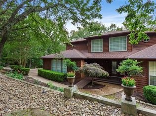 590 N Rockcliff Rd, Fayetteville, AR 72701