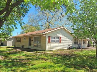 915 W 4th St, Chanute, KS 66720