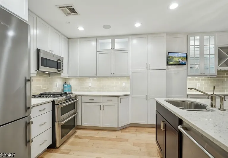 48 S Park St #215 — Photo 1