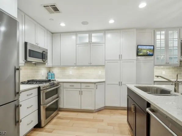 48 S Park St Unit 215, Montclair, NJ 07042