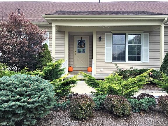 3rd image of 2090 Fairway Cir