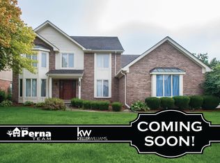 29914 Fox Club Dr, Farmington Hills, MI 48331