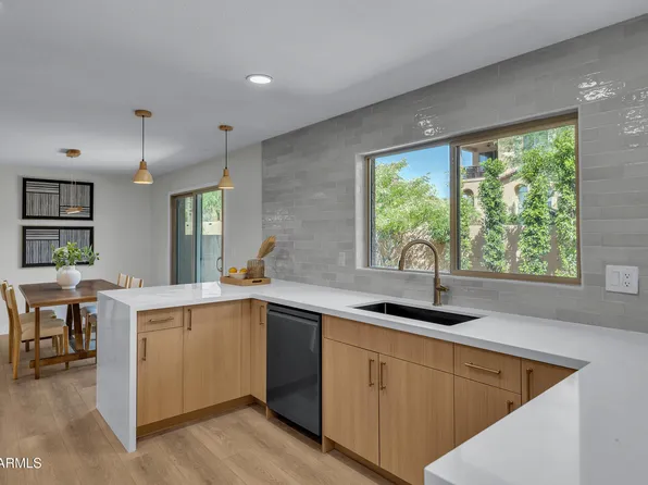 1010 E LOIS Lane, Phoenix, AZ 85020