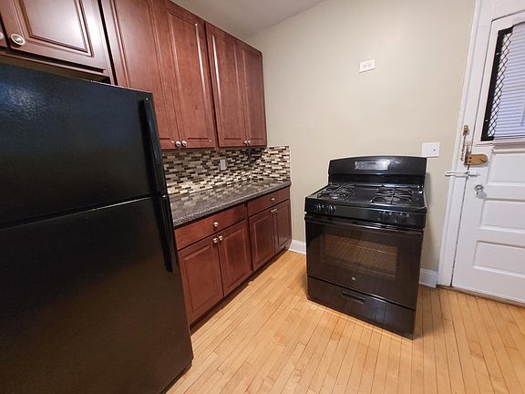 4th image of 2240 W Farwell Ave