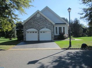 20 Hummingbird Dr, Hamilton, NJ 08690
